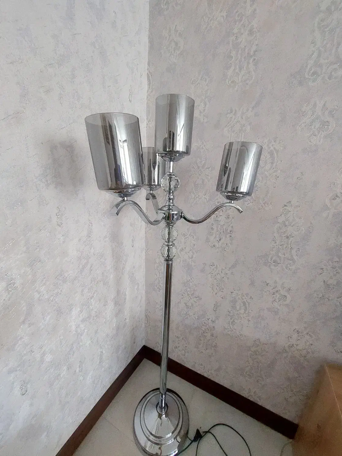 اباژور ایستاده|چراغ خواب و آباژور|مشهد, حضرت حجت|دیوار