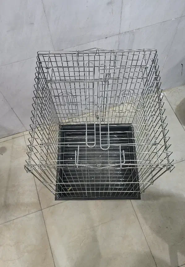 قفس فلزی بزرگ تاشو با سینی پلاستیکی.تمیز و محکم|لوازم جانبی حیوانات|شاهین‌شهر, طالقانی|دیوار
