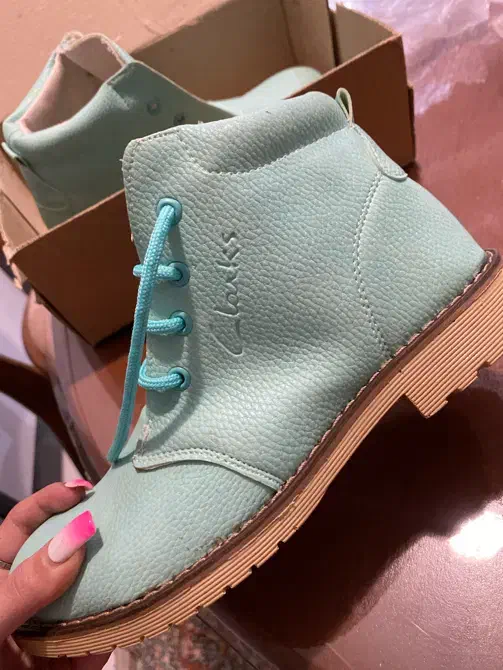 نیم بوت    رنگ سال. تخفیف خوبی داره.|کیف، کفش، کمربند|فردیس, فردیس|دیوار