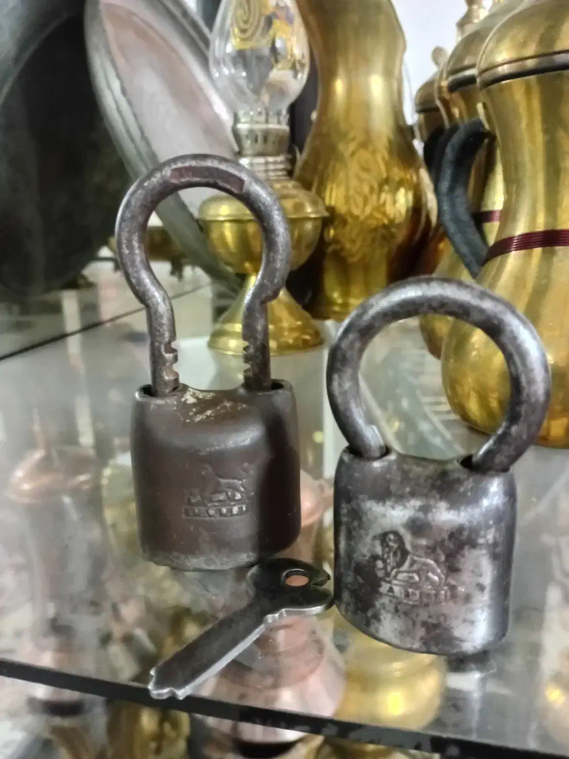 دو عدد قفل قدیمی شیر و خورشید|کلکسیون اشیاء عتیقه|قم, علی آباد|دیوار