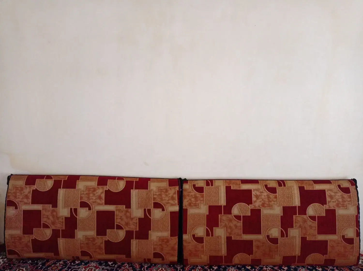 چهارتا پشتی تمیز و سالم|پشتی|خرم‌آباد, |دیوار