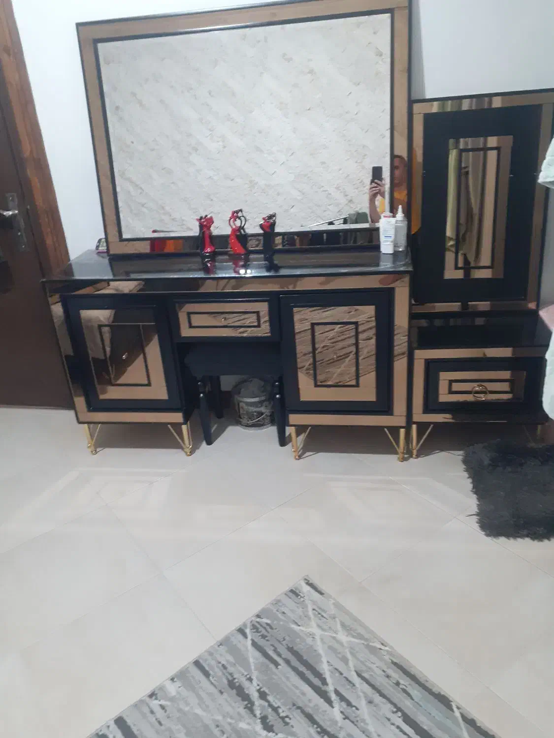 سرویس تخت خواب بغل تختی دو کشو میز ارایشی با توشک|تخت و سرویس خواب|نور, |دیوار