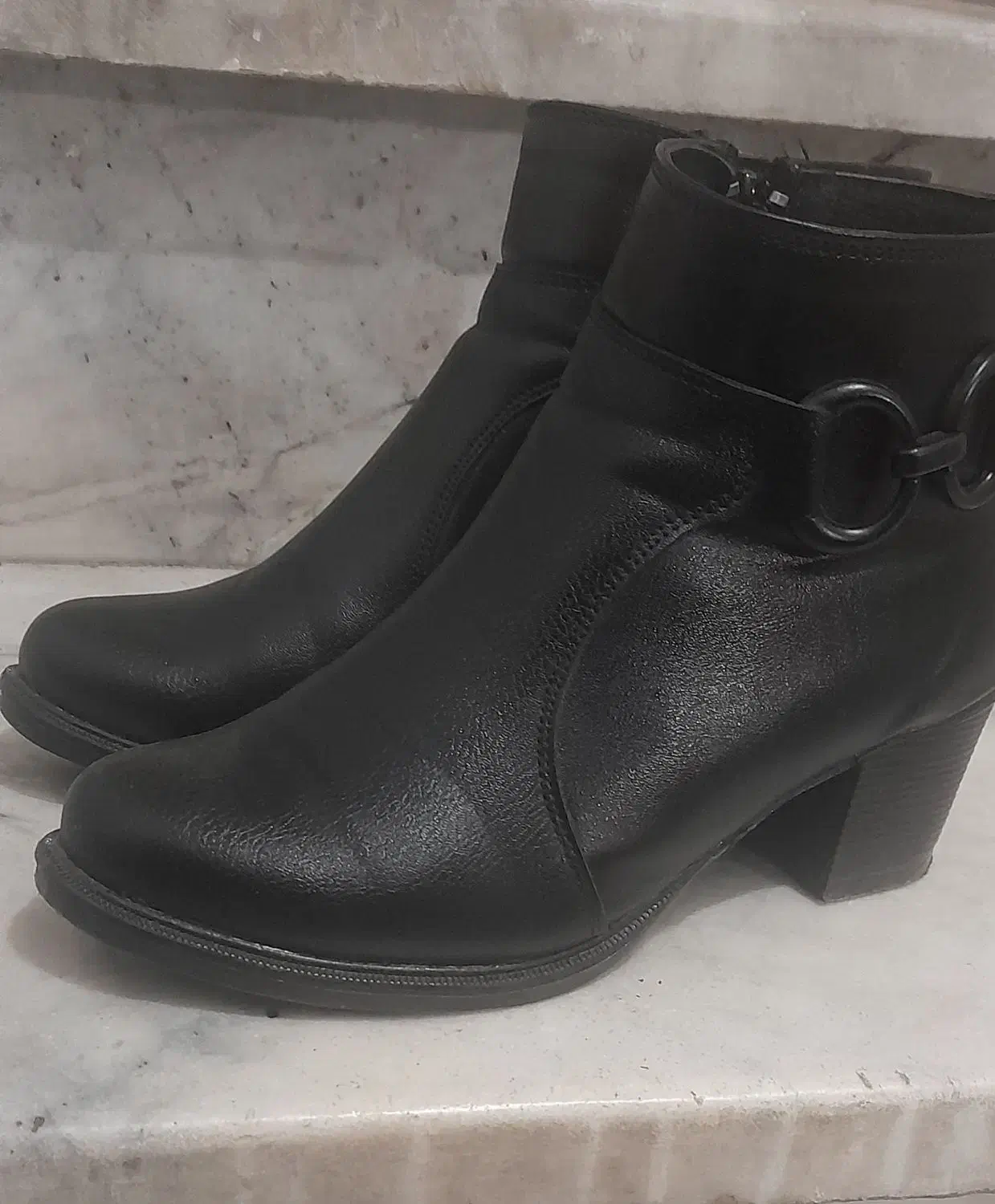 کفش نیم پوت|کیف، کفش، کمربند|اسلام‌شهر, باغ فیض|دیوار