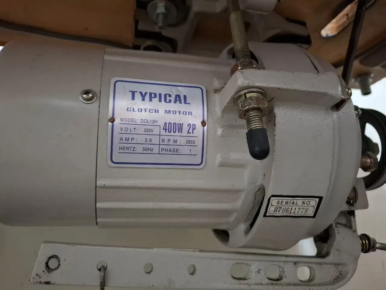 چرخ راسته دوز تپیکال|چرخ خیاطی و ریسندگی|فولادشهر, A3|دیوار