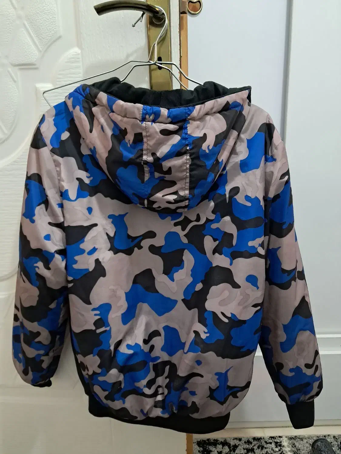 کاپشن|لباس|قائم‌شهر, |دیوار