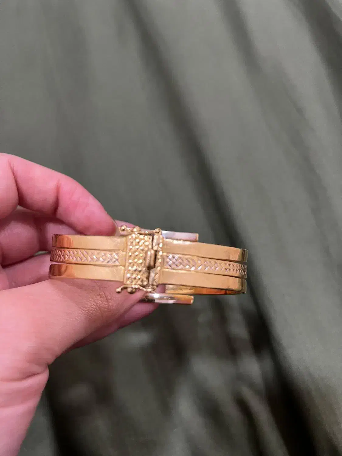 دستبند|جواهرات|اهواز, فرهنگ شهر|دیوار