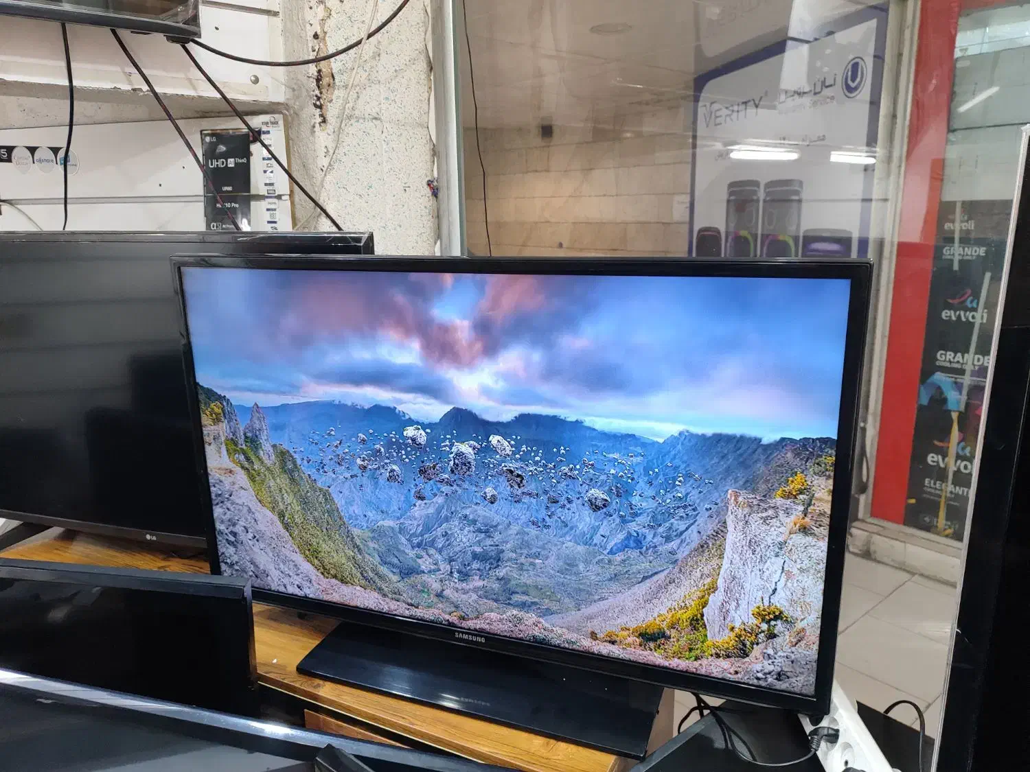 ال ای دی 40 سامسونگ در حد نو|تلویزیون و پروژکتور|شیراز, زند|دیوار