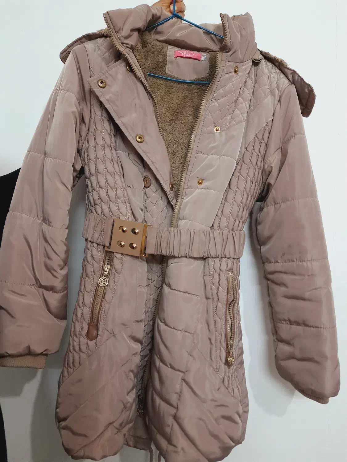 کاپشن|لباس|اسلامیه, |دیوار