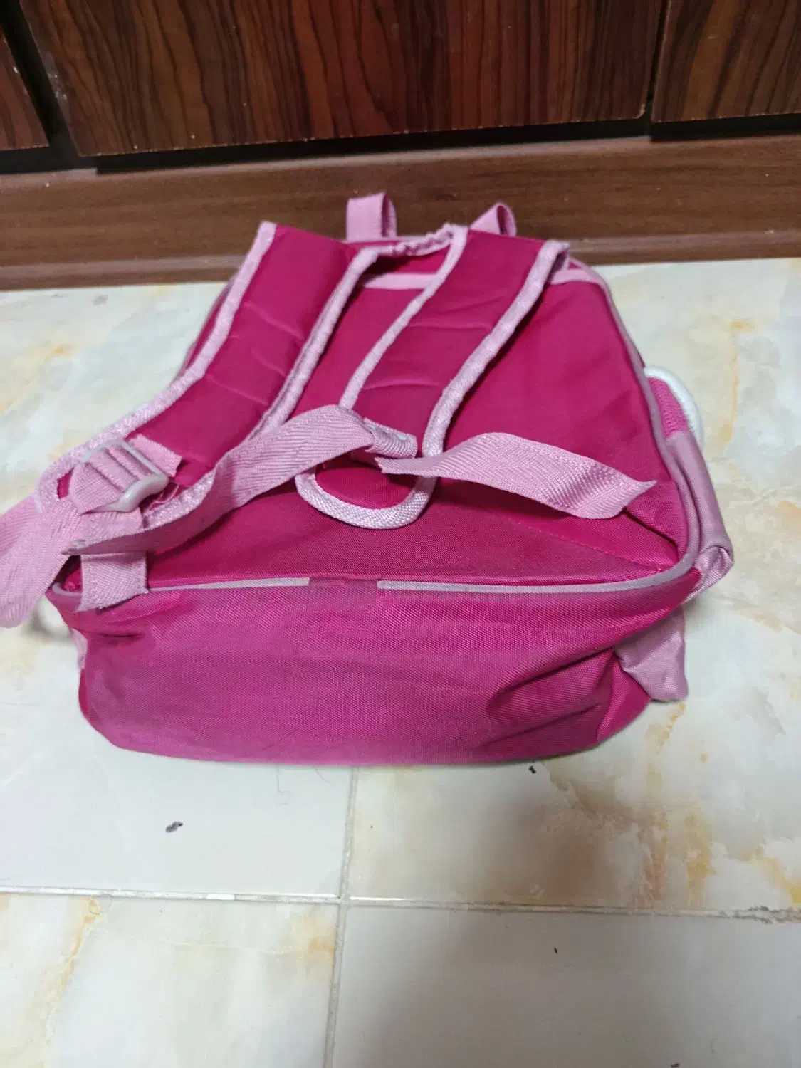 کیف مدرسه دخترانه|کیف، کفش، کمربند|شیراز, چوگیاه|دیوار