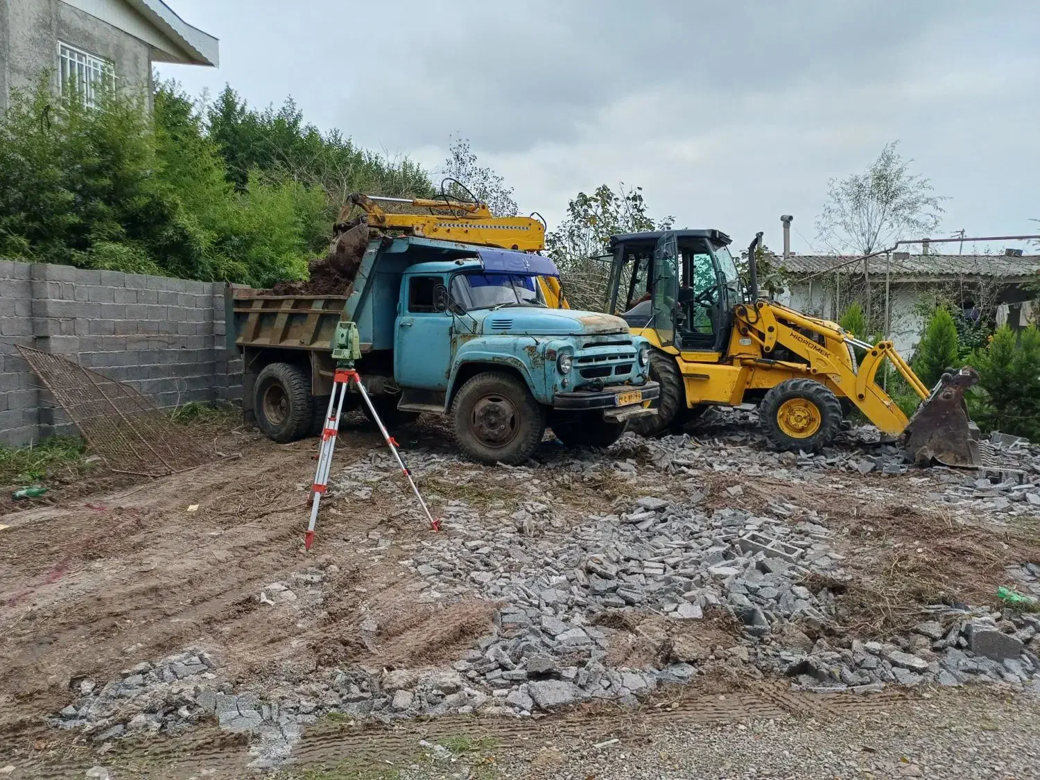 خدمات نقشه برداری و اخذسند رسمی|خدمات پیشه و مهارت|رشت, کاکتوس|دیوار