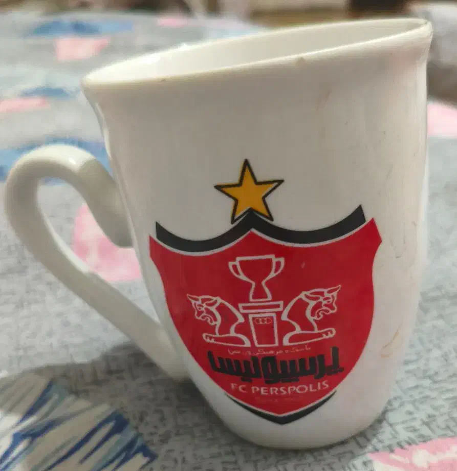 لیوان پرسپولیسی  یکم کار کرده|ظروف سرو و پذیرایی|شهرکرد, |دیوار