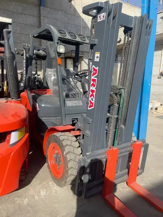 لیفتراک ۳ تن دیزلی آرکا مدل ۱۴۰۲|ماشین‌آلات صنعتی|بندر کنگان, |دیوار