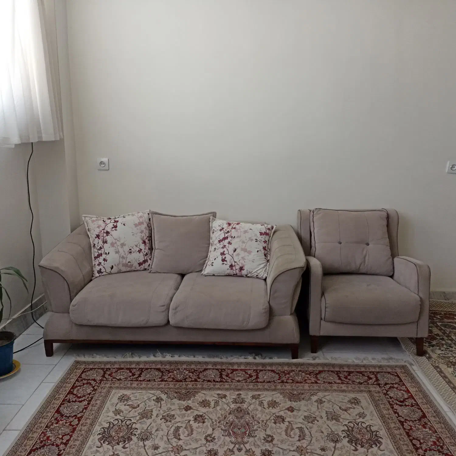 مبل راحتی ۷نفره سالم|مبلمان خانگی و میز عسلی|فولادشهر, B7|دیوار