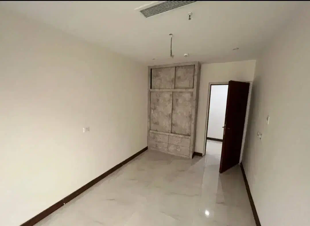 ویـو باز و بدون مشرف در         برج باغ رونیکـا