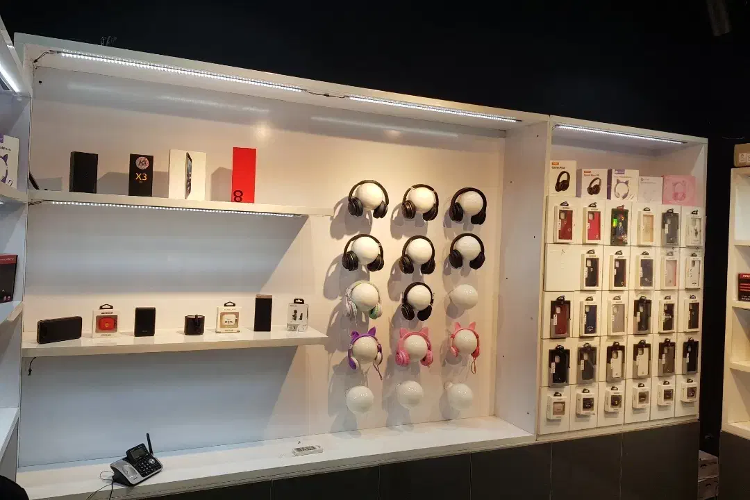 فروش ویترین و لوازم فروشگاه موبایل کامپیوتر لوکس|فروشگاه و مغازه|تهران, شهید رجایی|دیوار