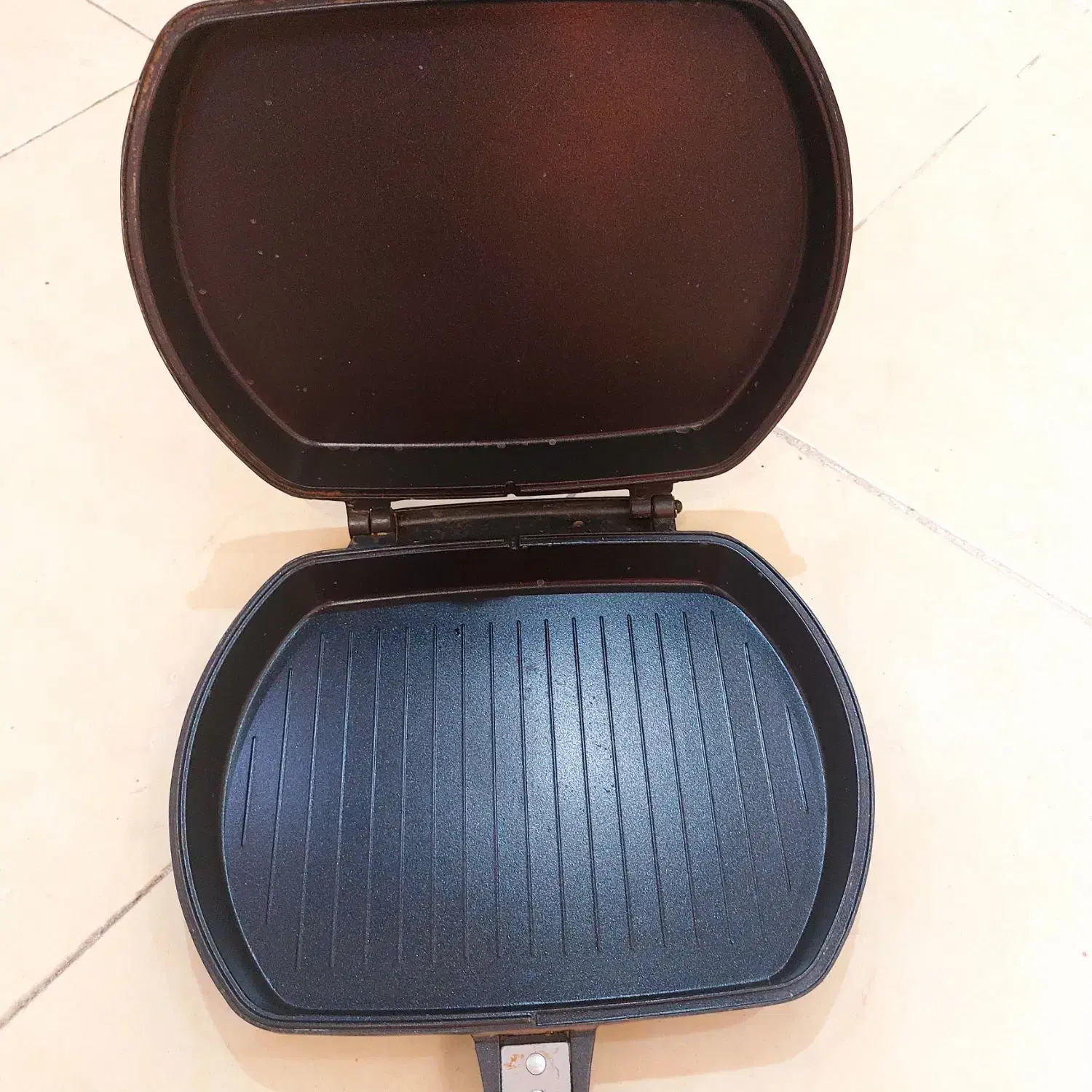 ماهیتابه دو طرفه چدن|ظروف پخت‌وپز|سمنان, |دیوار