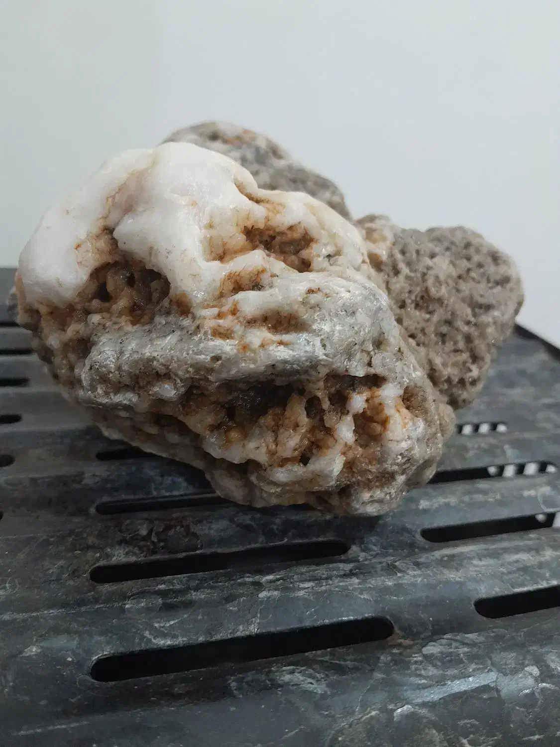 سنگ|کلکسیون اشیاء عتیقه|رشت, گلسار|دیوار