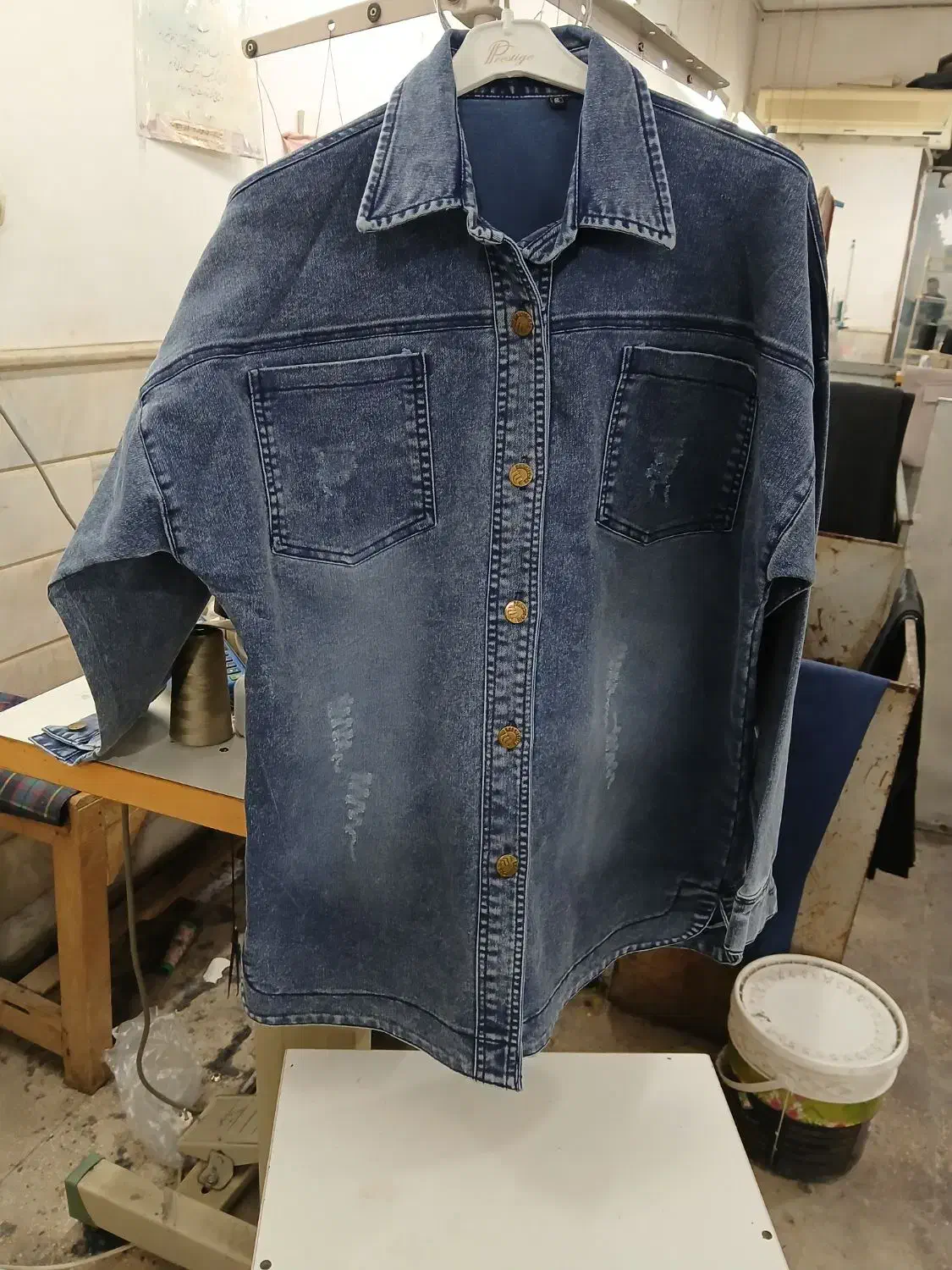 شومیزجین|لباس|قم, باغ شازده|دیوار