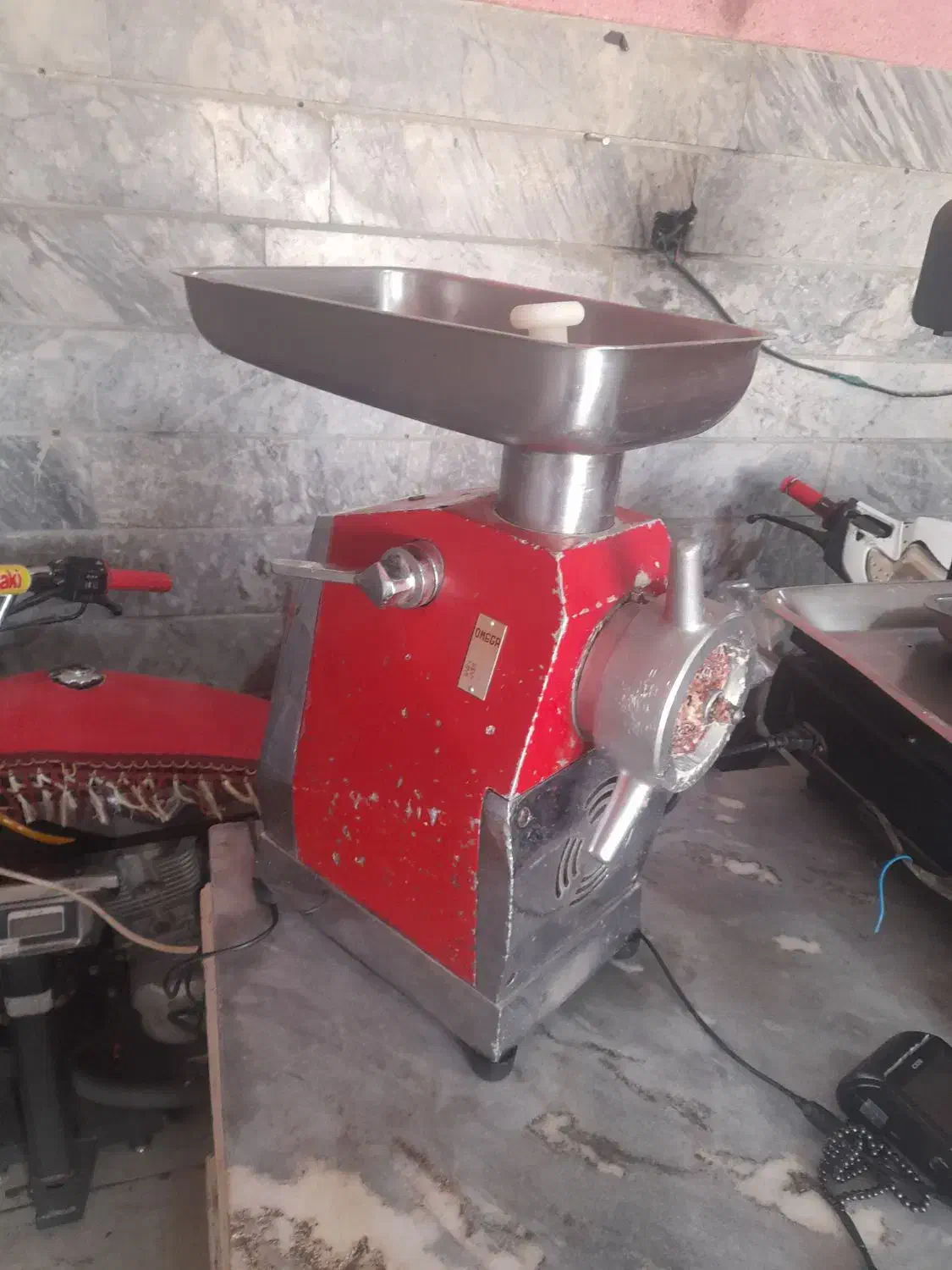 چرخ گوشت قصابی|کافی‌شاپ و رستوران|باغ حلی, |دیوار