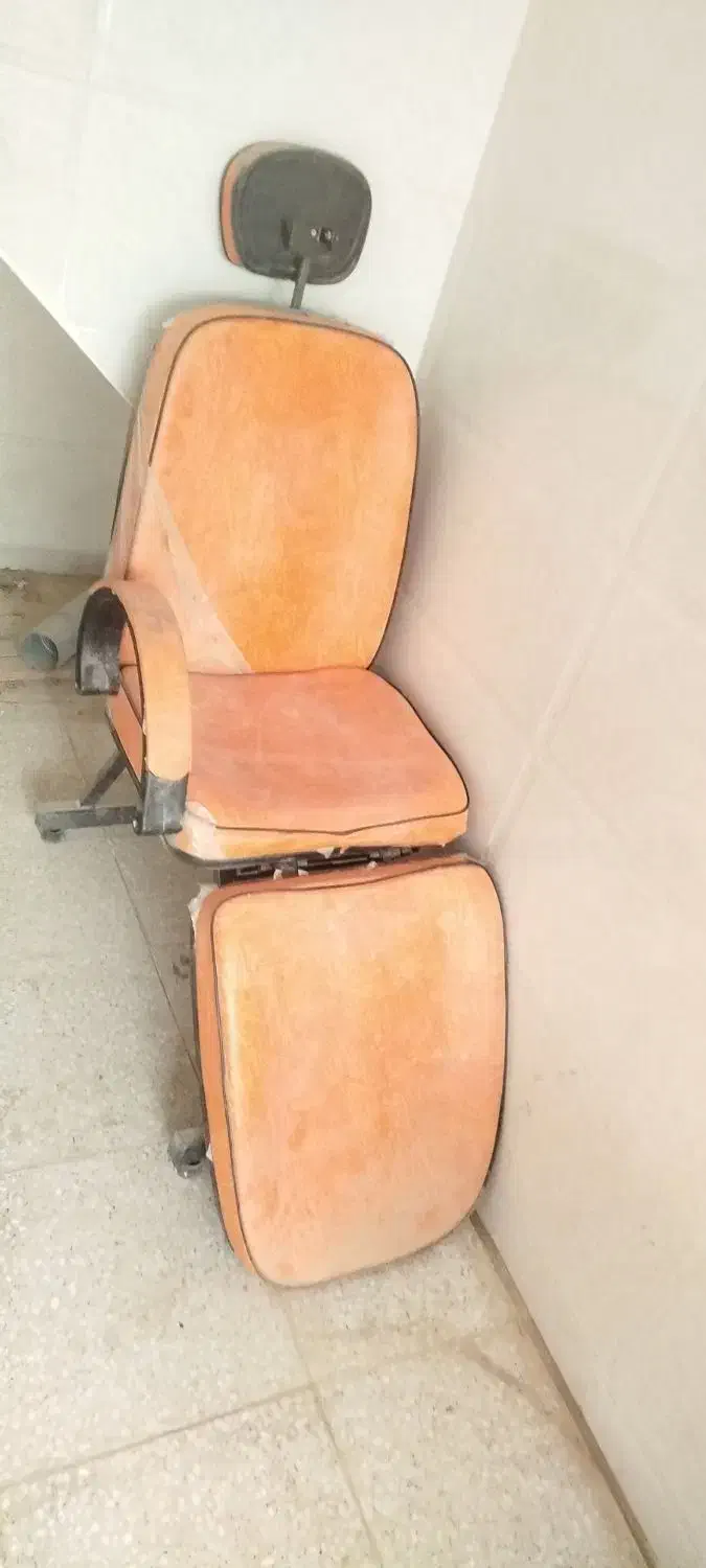 صندلی ارایشگری|آرایشگاه و سالن‌های زیبایی|میبد, |دیوار