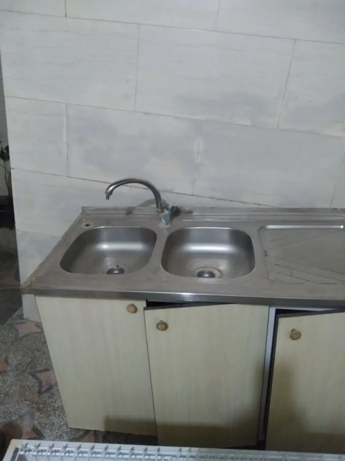 سینک به همراه کابینت بالا و پایین|مصالح و تجهیزات ساختمان|آبیک, |دیوار