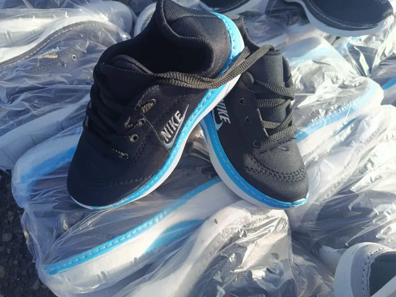 کتونی|کیف، کفش، کمربند|کوچصفهان, |دیوار