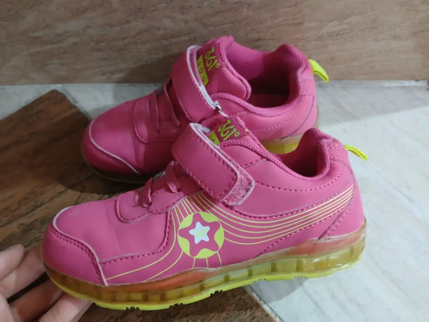 کتونی خارجی سایز ۲۸|کفش و لباس بچه|خرم‌آباد, |دیوار