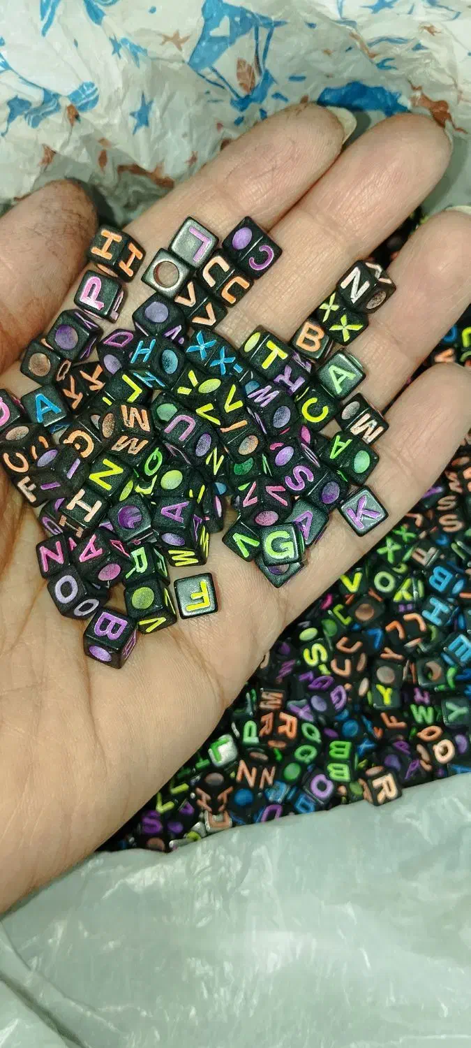 مهره رنگی حروف|زیورآلات و اکسسوری|دلیجان, |دیوار