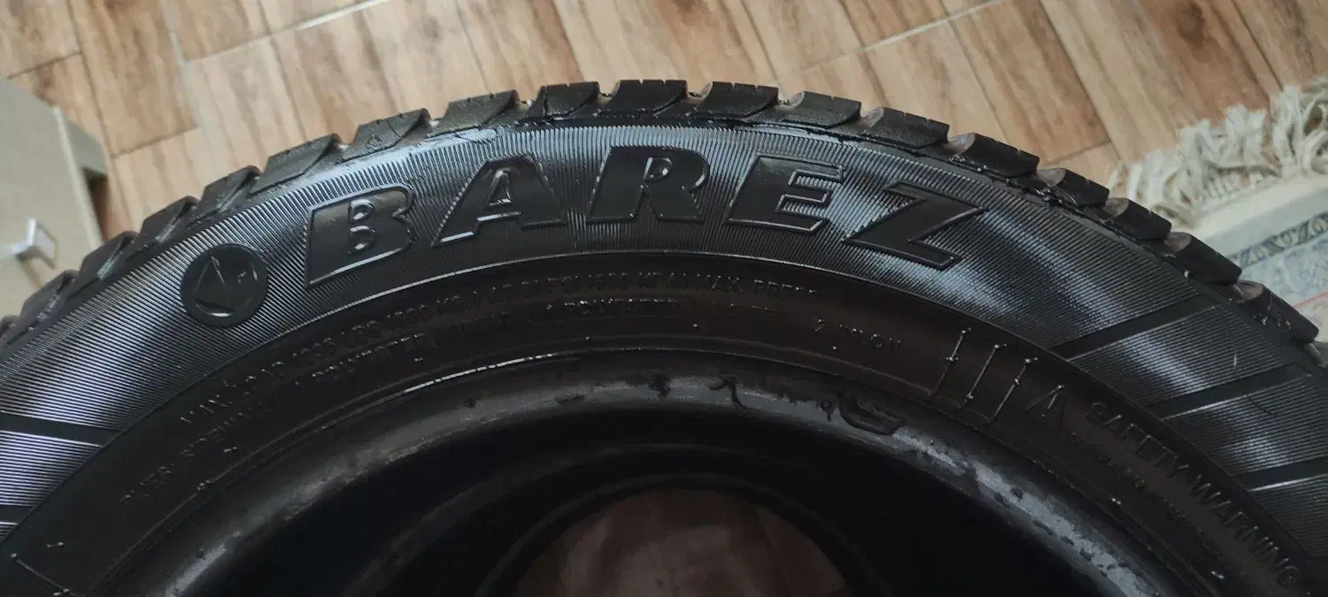 لاستیک بارز کم کار|قطعات یدکی و لوازم جانبی|شاهین‌شهر, شهرک گلدیس|دیوار