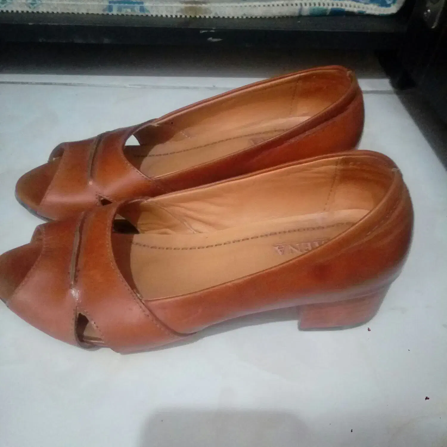 کفش ولباس|کیف، کفش، کمربند|اندیشه, اندیشه فاز ۱|دیوار