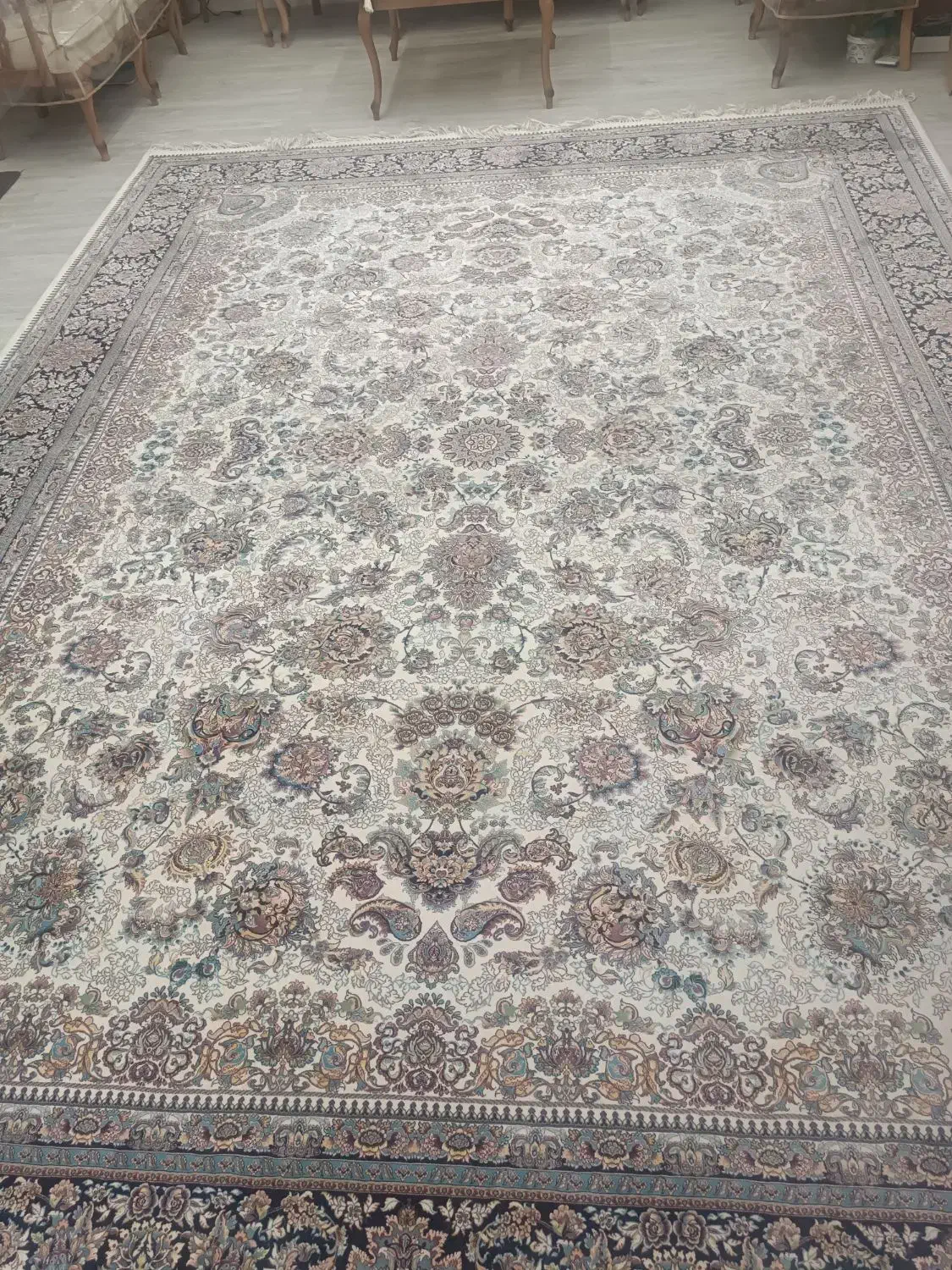 یک تخته فرش دوازده متری ۱۲۰۰شانه تراکم۳۶۰۰افشان|فرش|خرمآباد, |دیوار