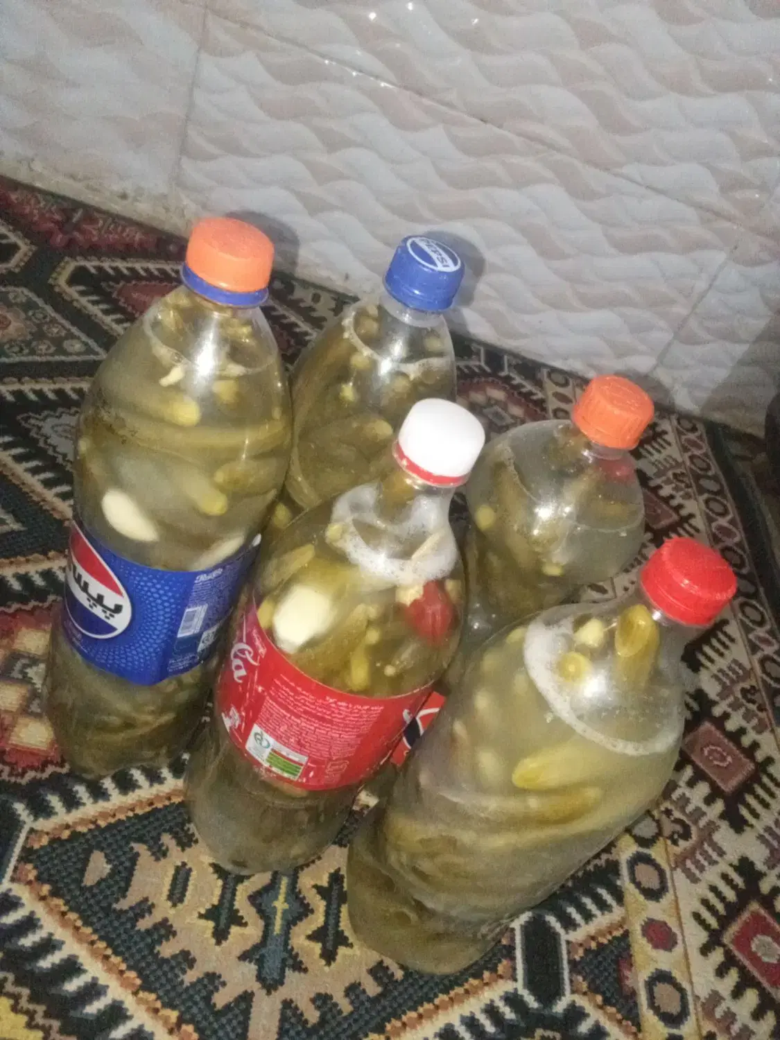 ترشی|خوردنی و آشامیدنی|چاه مرید, |دیوار