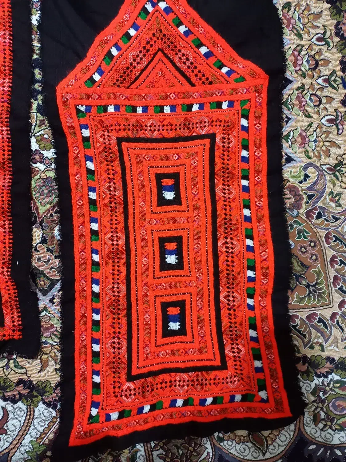 زی آستین رو پارچه گودی|لباس|سیب و سوران, |دیوار