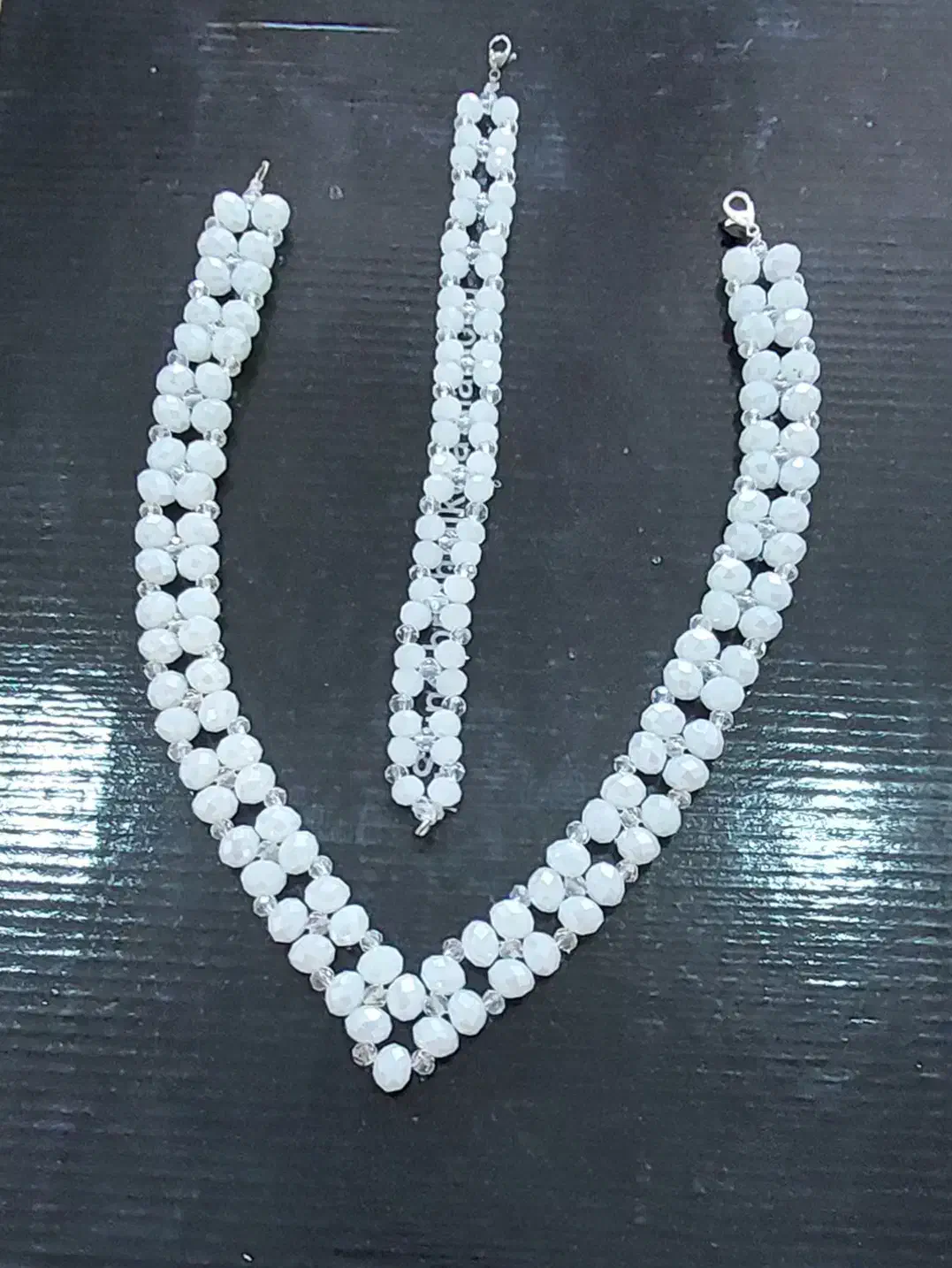 گردنبند|بدلیجات|میانه, |دیوار