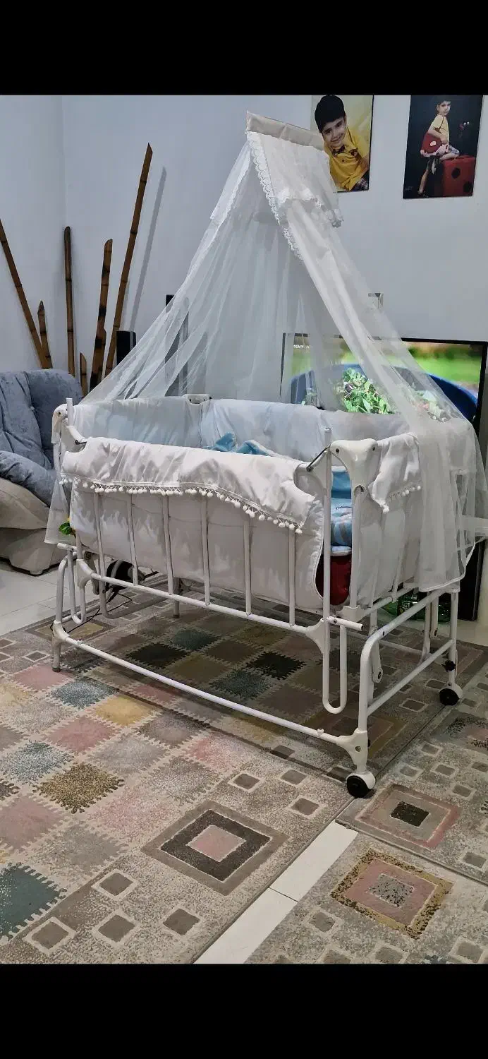 تخت نوزاد برقی - گهواره برقی -تخت کودک برقی|تخت و صندلی بچه|رشت, رشتیان|دیوار