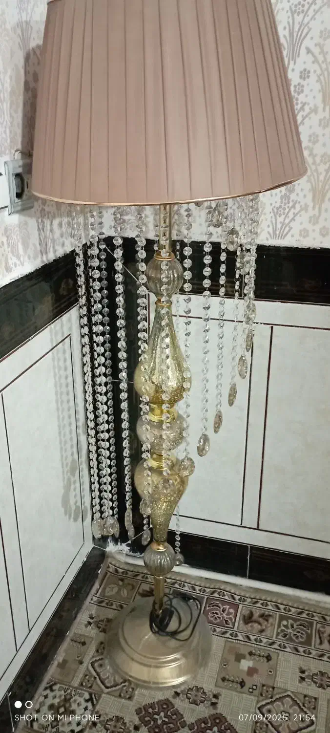 آباژور ایستاده کریستالی|چراغ خواب و آباژور|خرم‌آباد, |دیوار