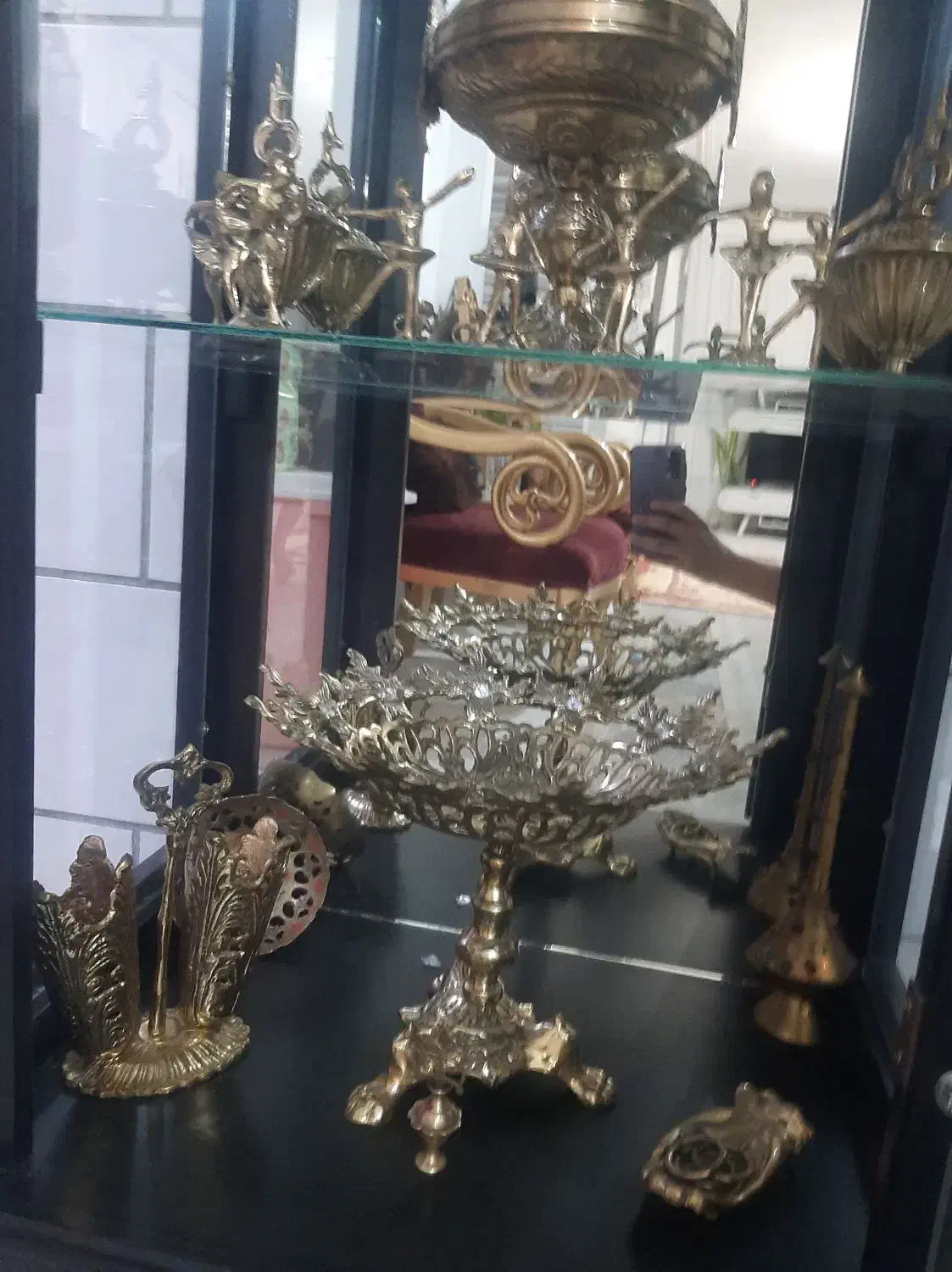 وسایل پذیرایی کامل جنس برنجی|کلکسیون اشیاء عتیقه|اراک, |دیوار