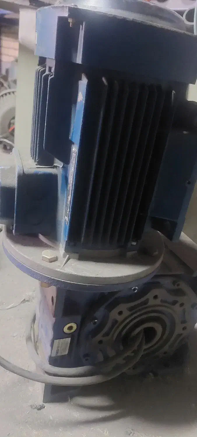 الکتروموتور ۳کیلوات نو همراه گیربکس موتوژن|ماشینآلات صنعتی|برخوار, |دیوار