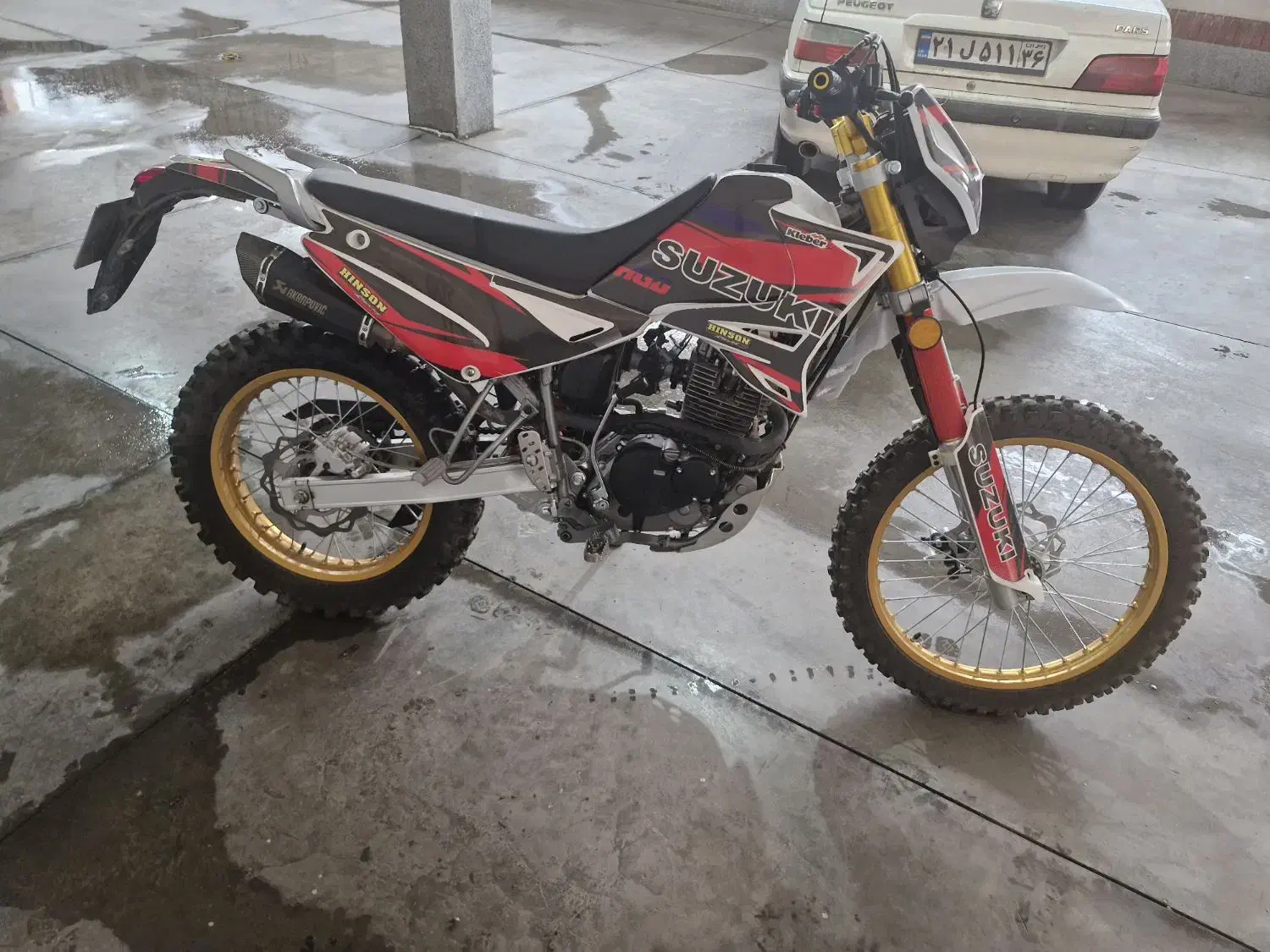 تریل اصلی روان|موتورسیکلت|نیشابور, محله میدان باغات|دیوار