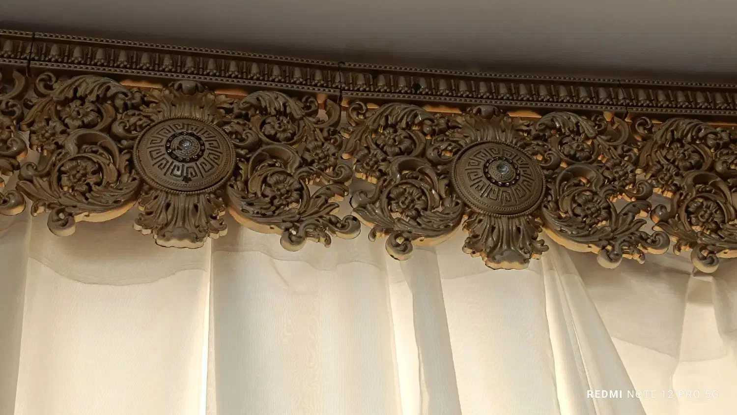 پرده سفید گل برجسته|پرده، رانر، رومیزی|اقبالیه, |دیوار