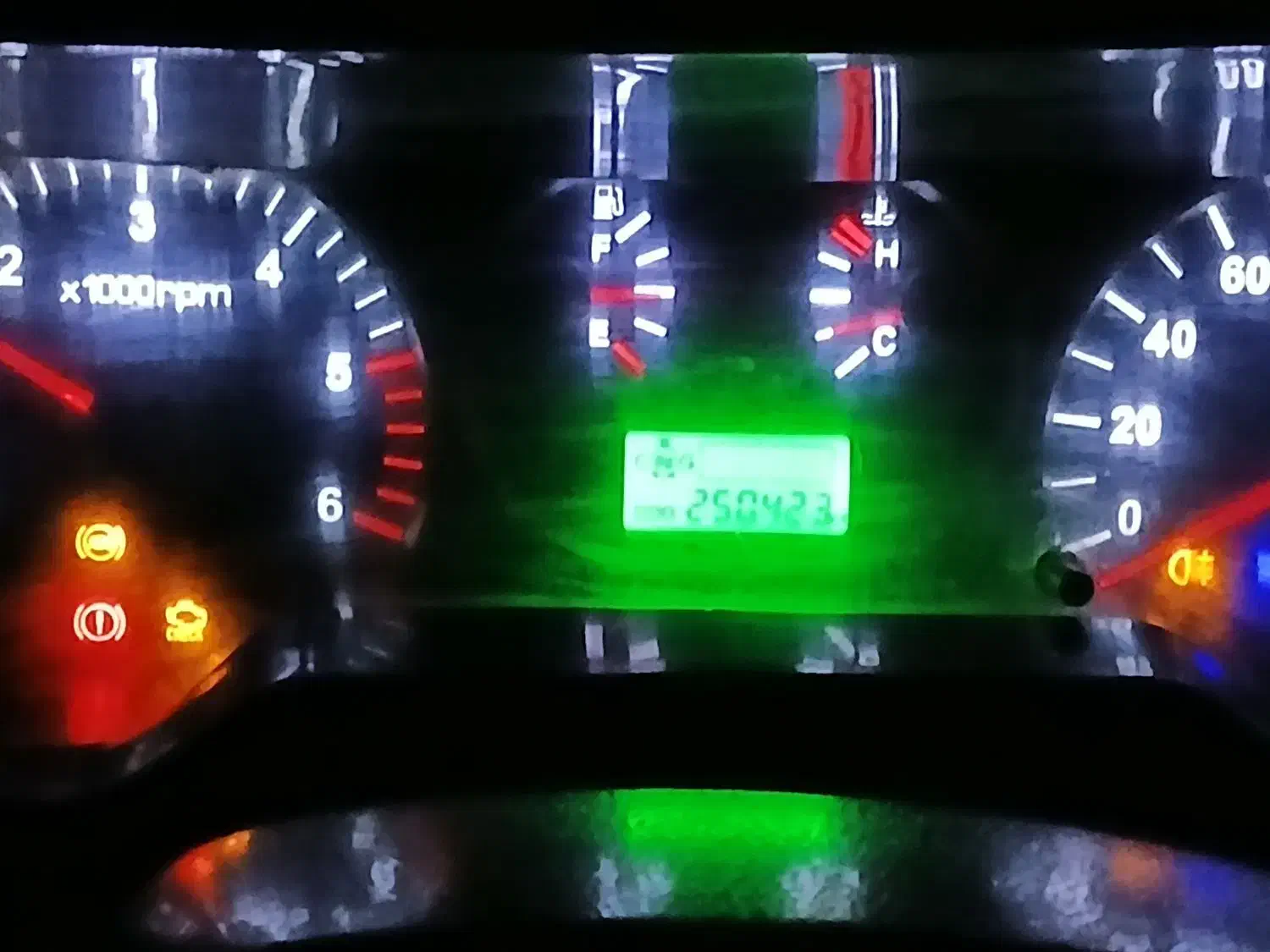 نیسان خانگی مدل ۹۸دوگانه فابریک|خودرو سواری و وانت|شهرضا, |دیوار