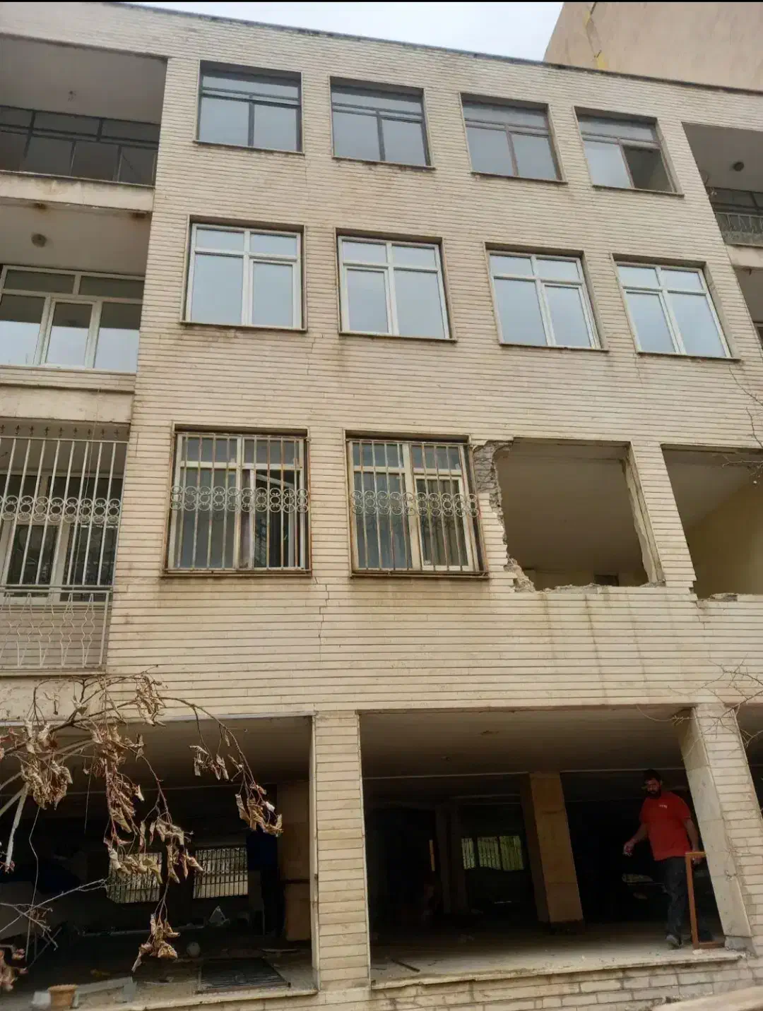 تخریب بتنی ،کلنگی اصولی ب صورت کلی و جزئ|خدمات پیشه و مهارت|ری, شهید غیوری (ابن باویه)|دیوار