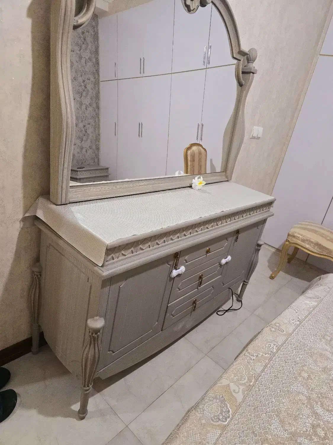 سرویس خواب ۲ نفره تخت و میز آرایش|تخت و سرویس خواب|شیراز, شهرک سراج|دیوار