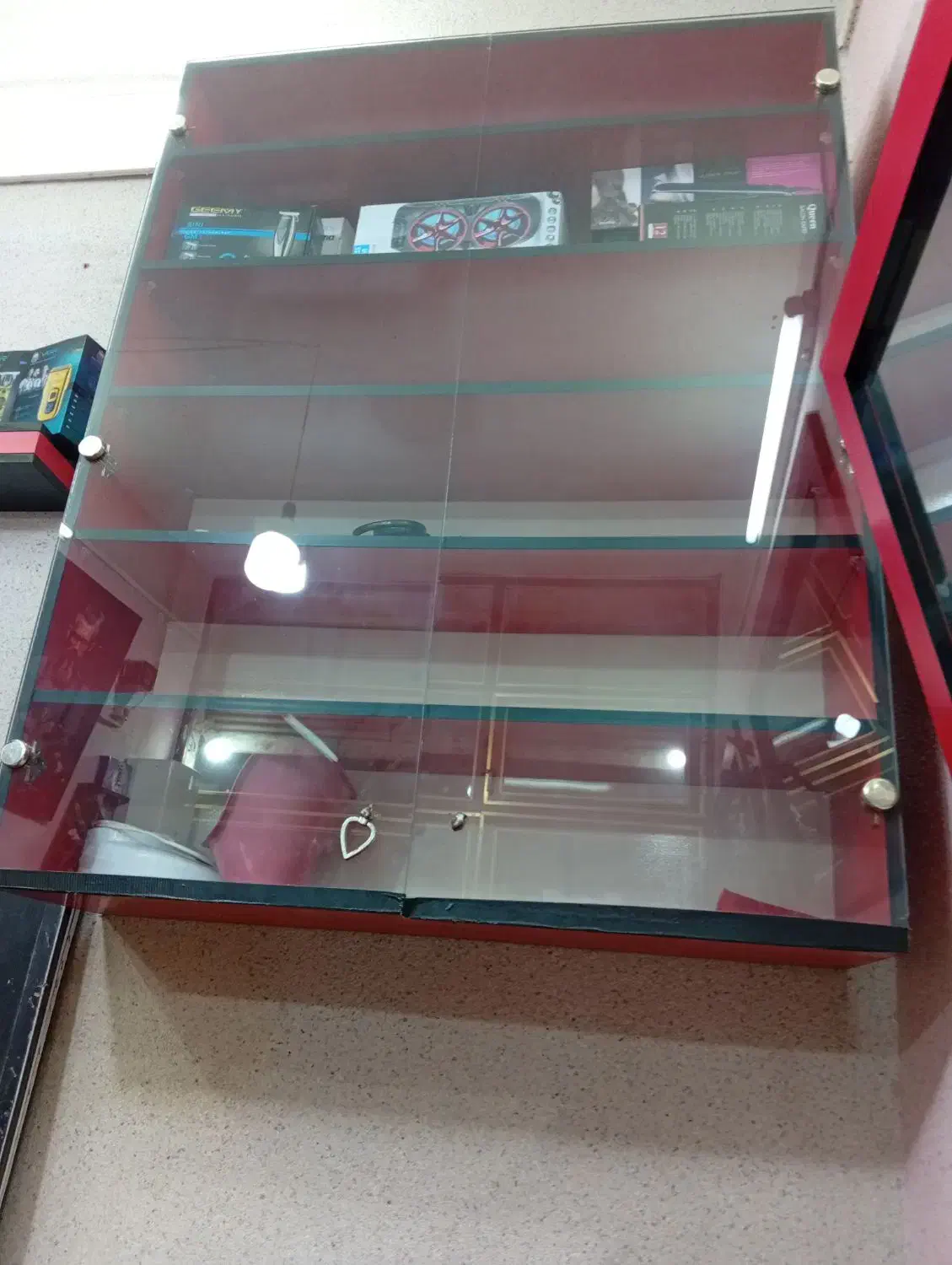 دکور آرایشگاه|آرایشگاه و سالن‌های زیبایی|زنجان, |دیوار