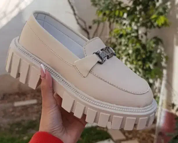 کفش|کیف، کفش، کمربند|چوار, |دیوار