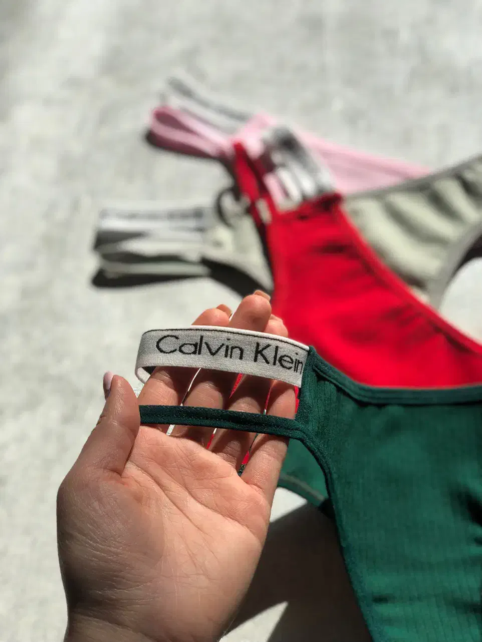 شورت بکلس کبریتی کلوین کلاین|لباس|شیراز, کوشک میدان|دیوار