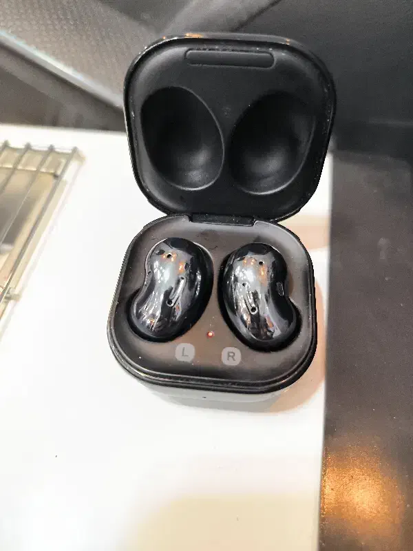 ایرپاد گلکسی بادزلایو(galaxy budz live)درحدسامسونگ|لوازم جانبی موبایل و تبلت|لنجان, |دیوار