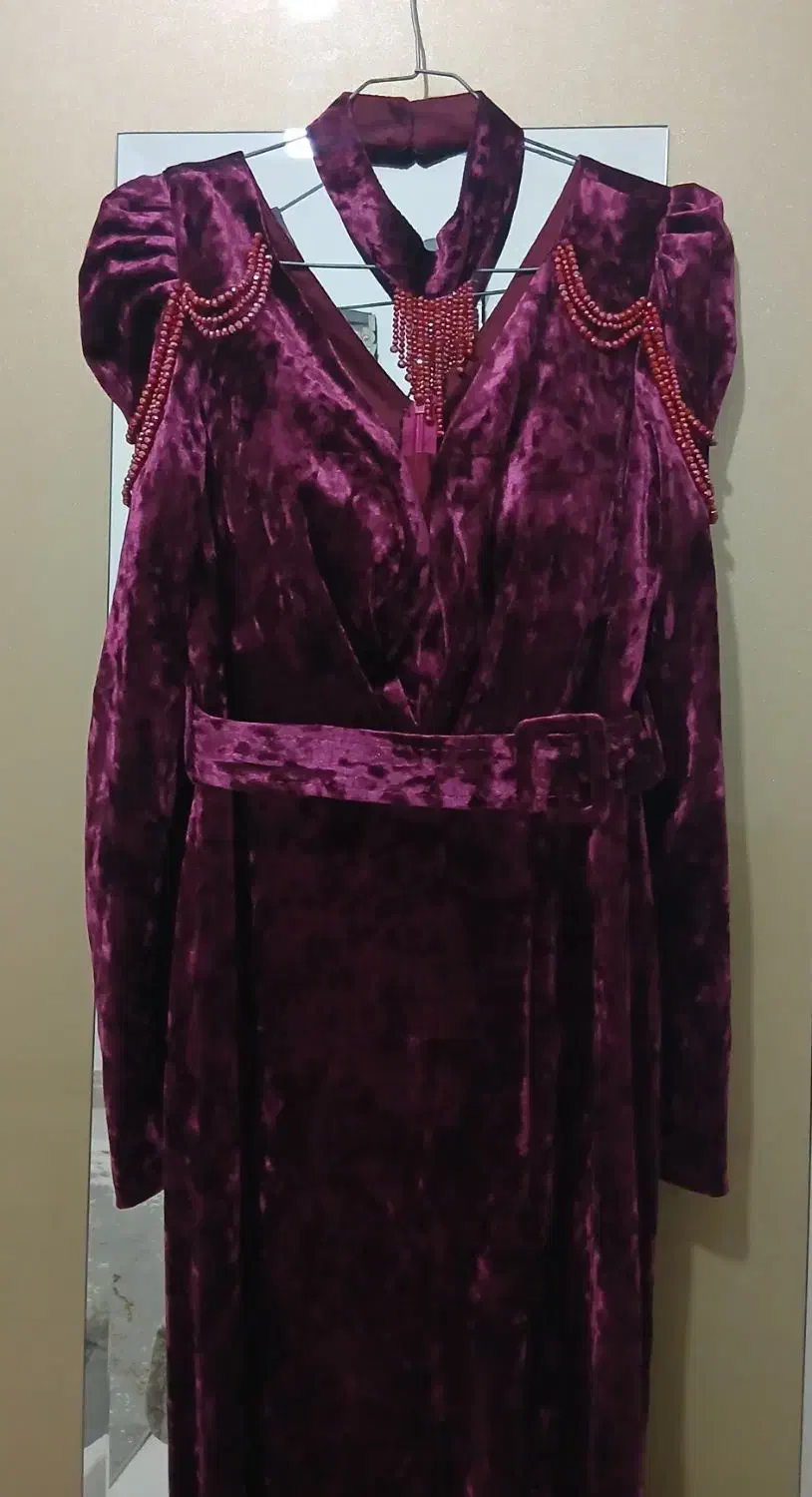 لباس مجلسی|لباس|فامنین, |دیوار