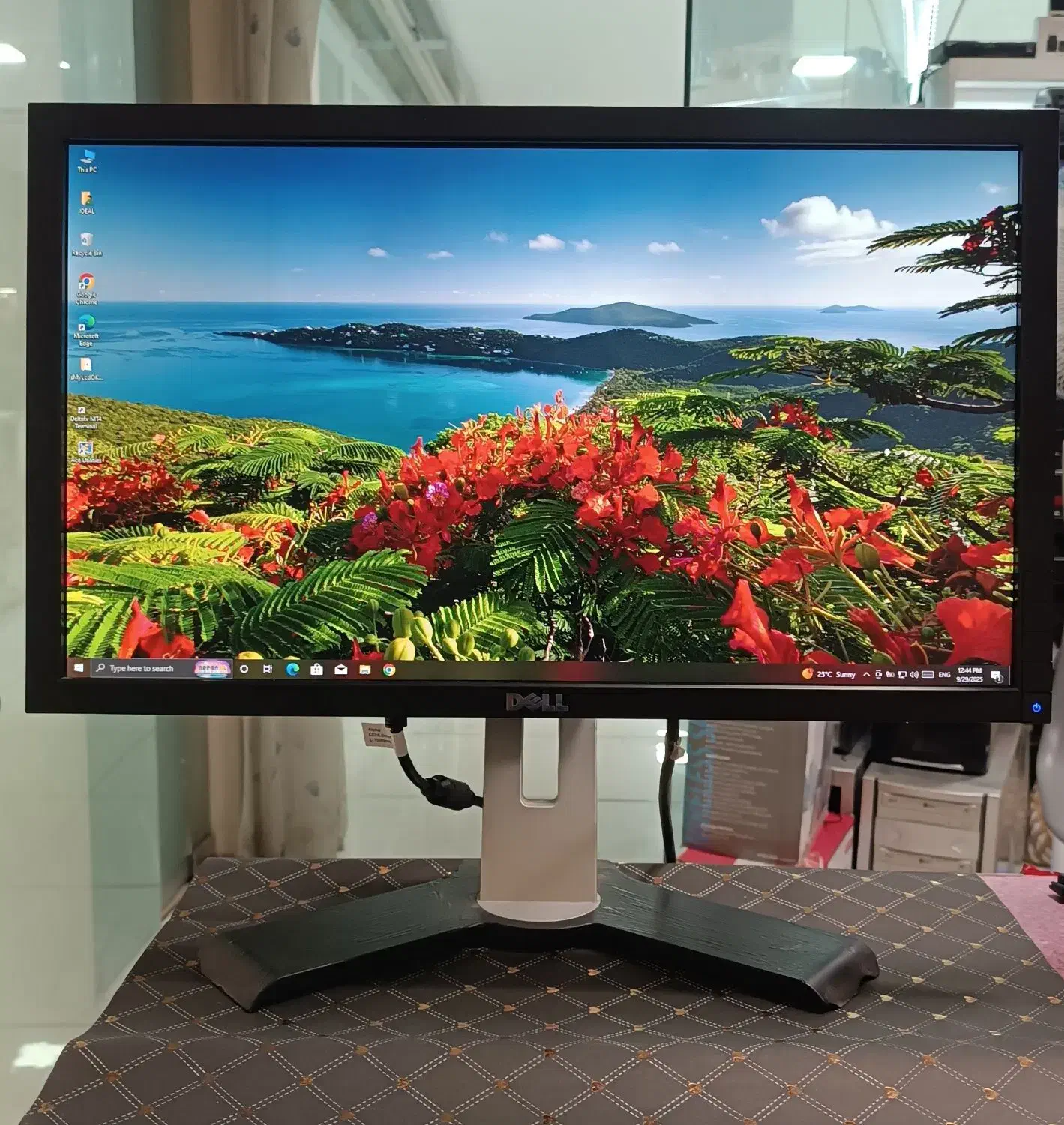 مانیتور ۲۲ اینچ Full HD LED برند Dell|قطعات و لوازم جانبی رایانه|تبریز, |دیوار