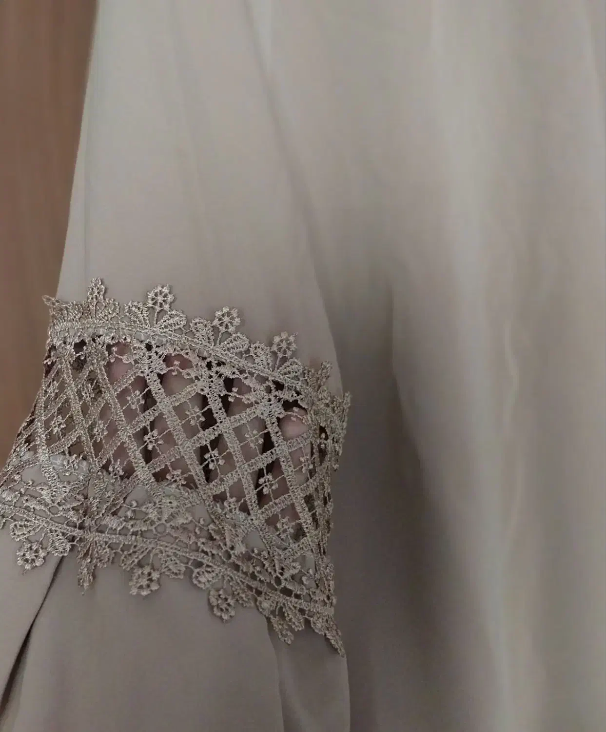 پیراهن مجلسی|لباس|رشت, نظری|دیوار